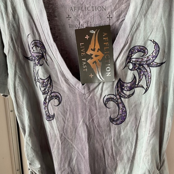 AFFLICTION Live Fast Ruched Sides Studs Detail V-Neck TEE NEW - Picture 3 of 16